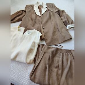 Amanda Smith Tan and Cream Women's s Suit Ensemble Size 18 W.